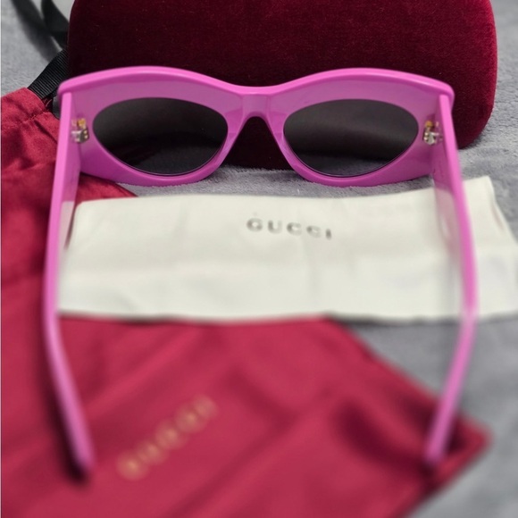 Gucci Cat-Eye Women’s Sunglasses-Black and Fuchsia New in Box main image 5